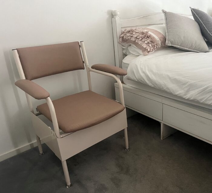 Deluxe Commode - Image 2