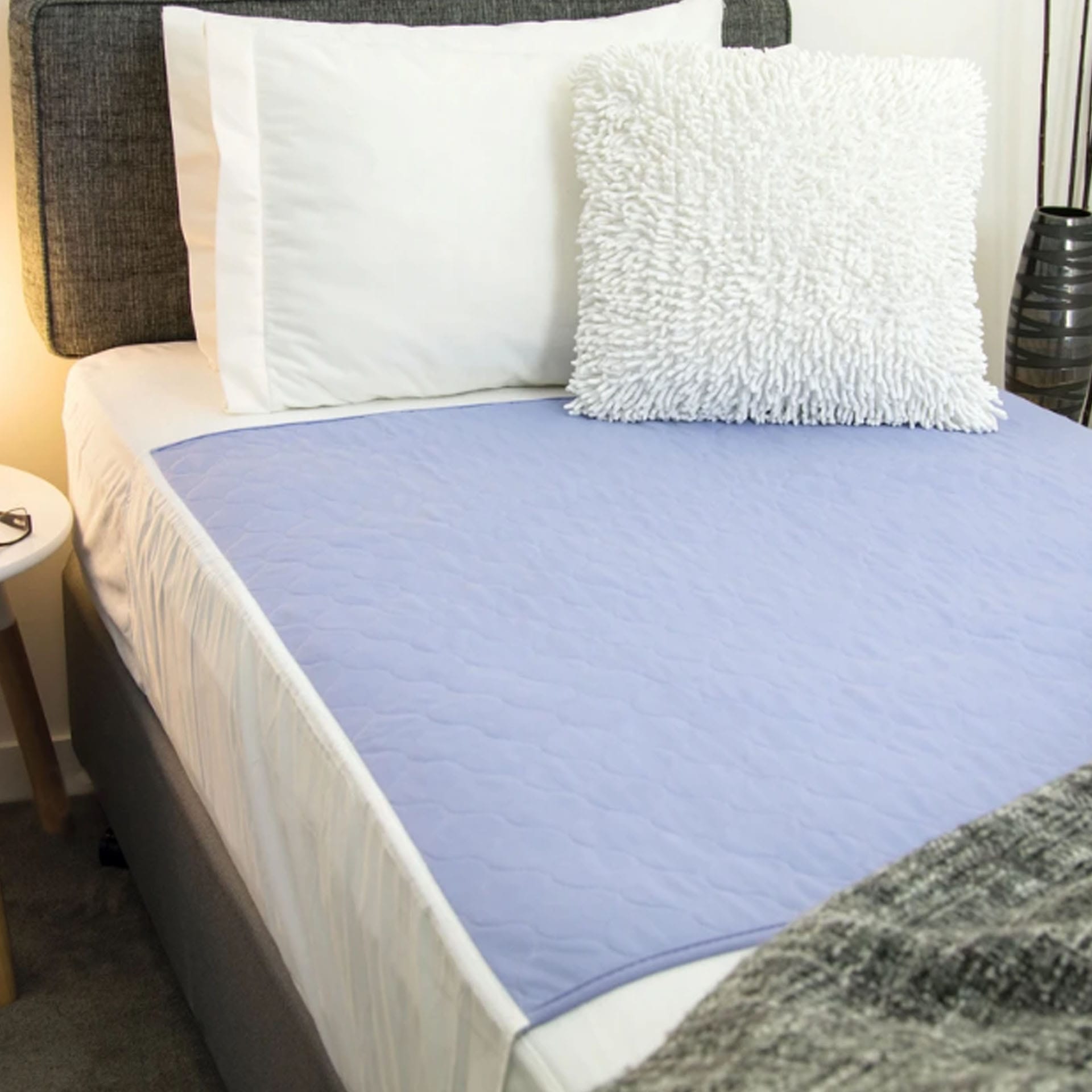 Conni Bed Pad with Tuck-In - Image 2