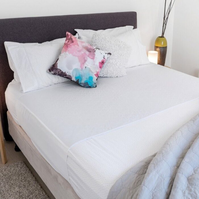 Conni X-wide Reusable Bed Pad with Tuck-ins - White - 153 x 85 - Image 6